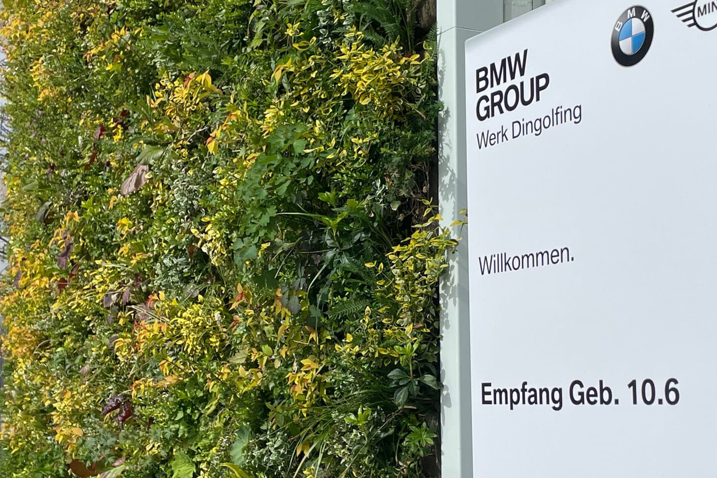 Sempergreen living wall Dingolfing BMW sign